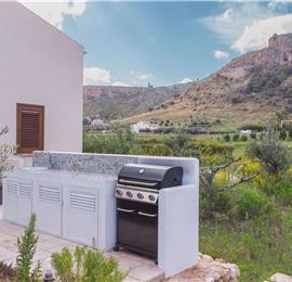 4 bedroom villa with infinity pool, Alcamo, sleeps 6-8